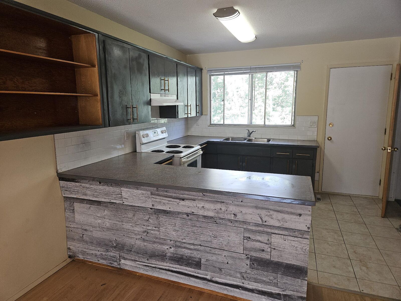 Calgary 2 + Den bedrooms Townhouse for rent. Property photo: 645168-1