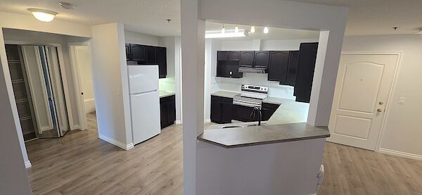 Calgary 3 bedrooms Condo Unit for rent. Property photo: 645686-2