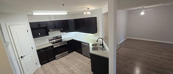 Calgary 3 bedrooms Condo Unit for rent. Property photo: 645686-3