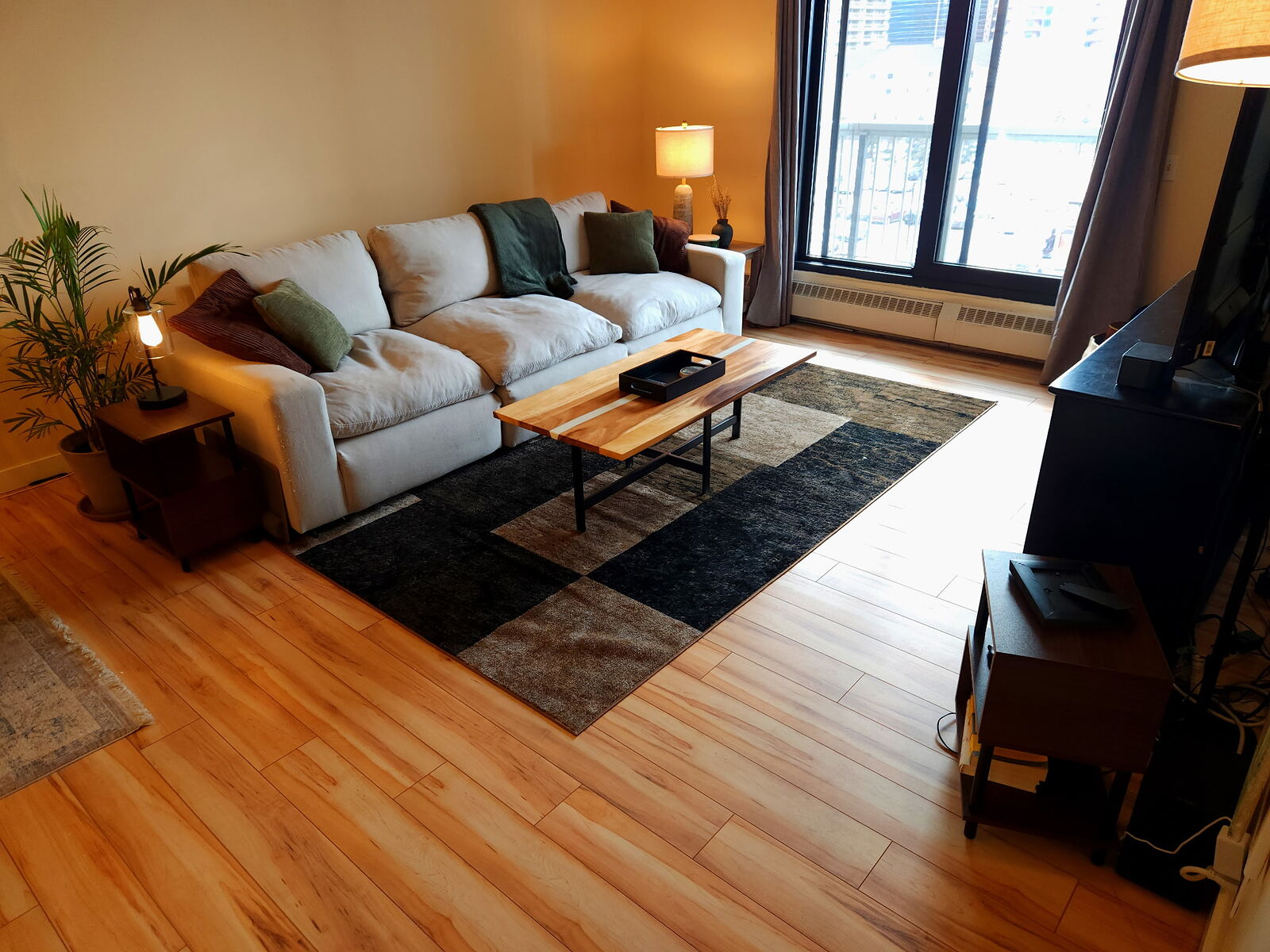 Edmonton 2 bedrooms Condo Unit for rent. Property photo: 646180-1