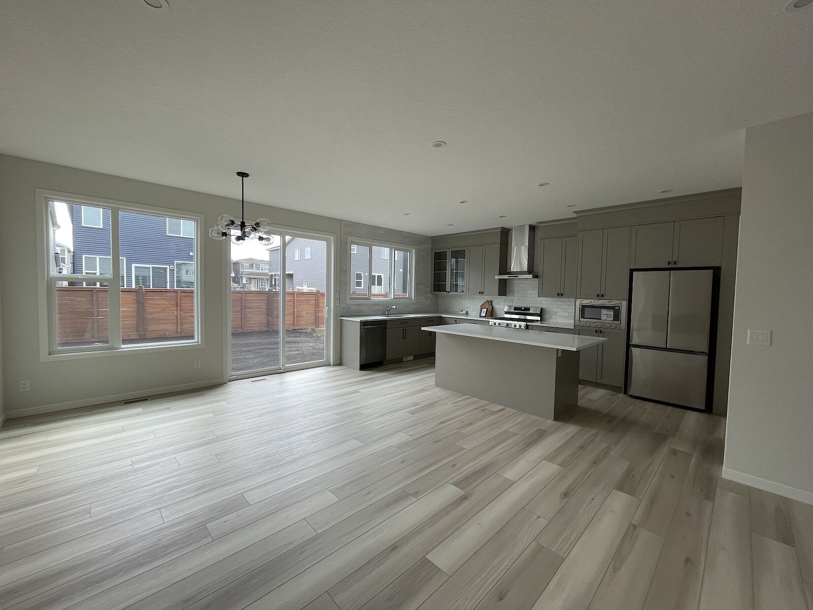 Calgary 4 bedrooms House for rent. Property photo: 647223-1