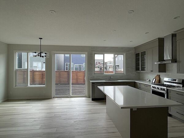 Calgary 4 bedrooms House for rent. Property photo: 647223-2