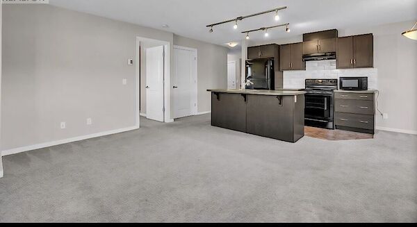 Calgary 2 bedrooms Condo Unit for rent. Property photo: 647741-2