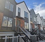 Modern 2 Storey Townhouse (exclude bsmt) 2 Beds+Den, 2.5baths walk to C-train