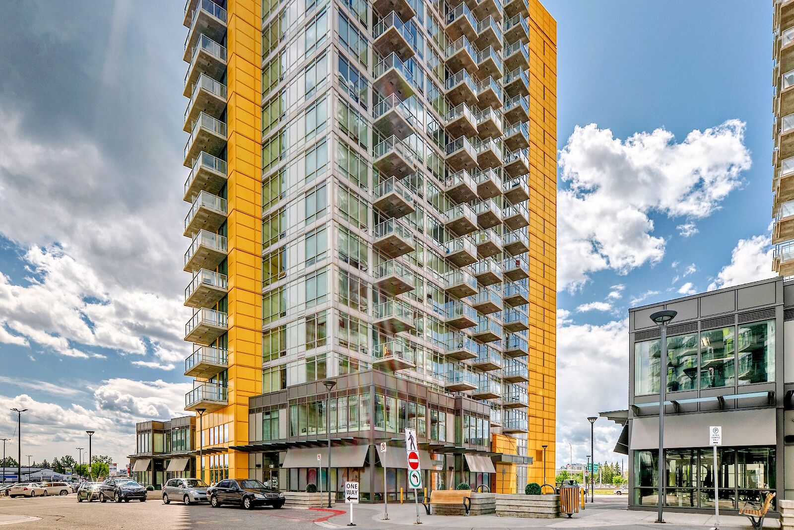 Calgary 2 bedrooms Condo Unit for rent. Property photo: 647999-1