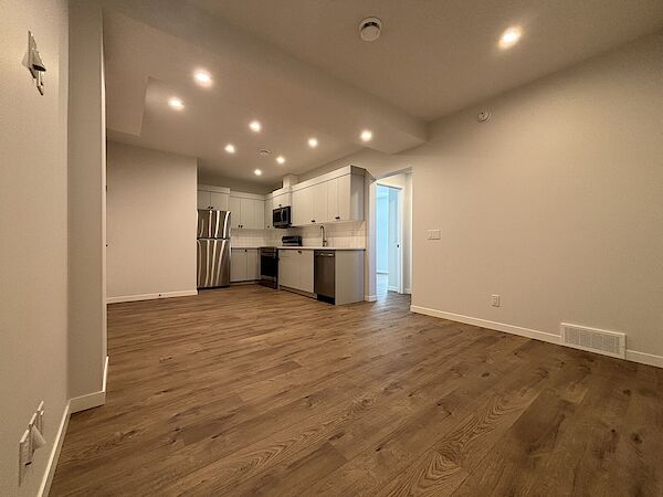 Calgary 2 bedrooms Basement for rent. Property photo: 648505-2
