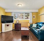 Great Legal Basement Close to Nose Hill Park