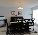 Warm, Sunny & Comfortable home in fantastic location