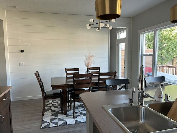 Calgary 3 bedrooms Room For Rent for rent. Property photo: 650343-2