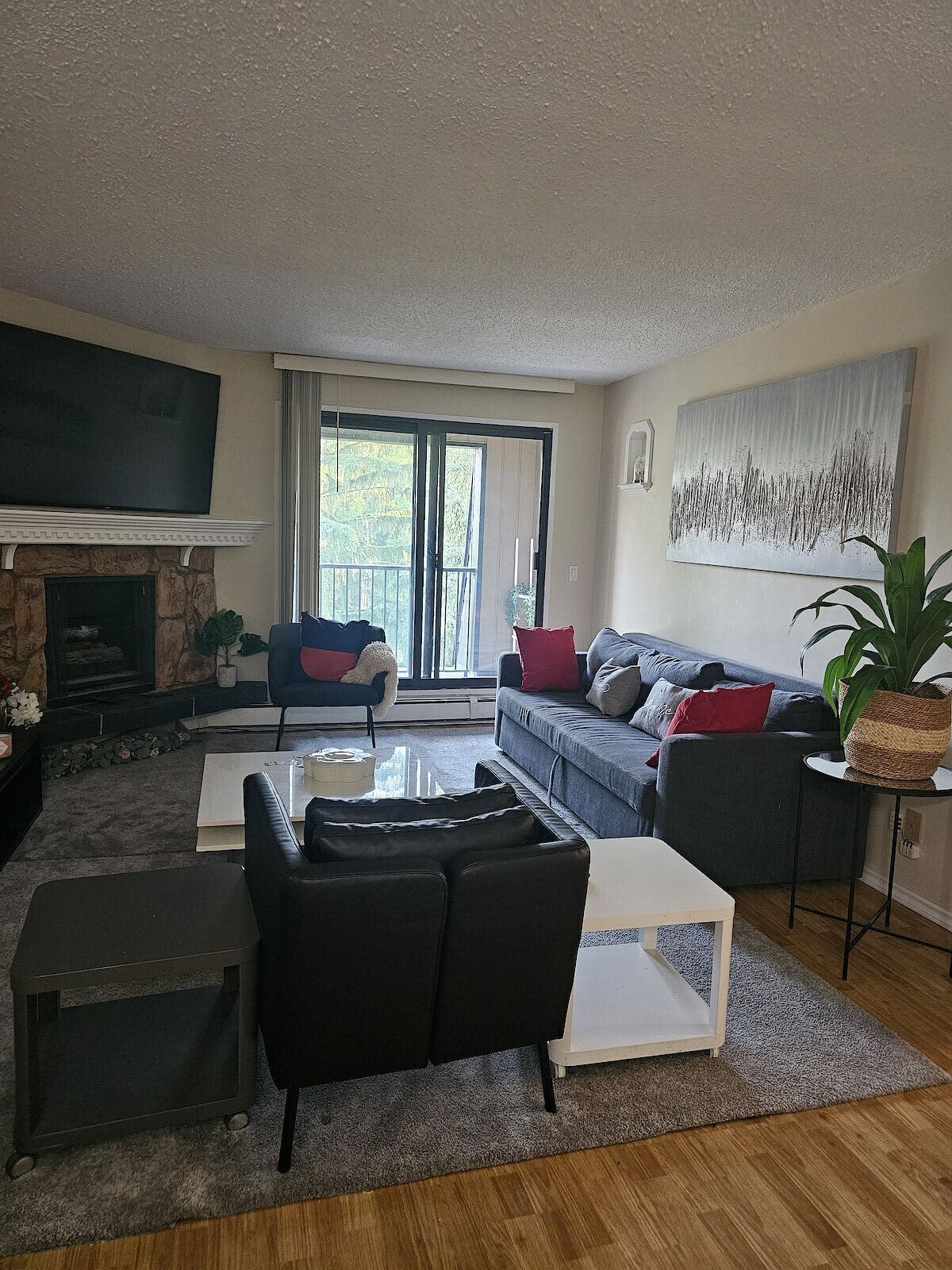 Calgary 2 bedrooms Room For Rent for rent. Property photo: 650774-1