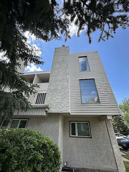 Newly Renovated 2 bedroom Townhouse in Varsity