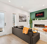 BEST VALUE- 3bdr 2.5 baths RENOVATED & FURNISHED w/ AC- 5 mins to DT