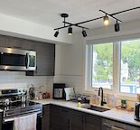 Cozy - Beautifully Renovated Suite in Crescent Heights – Minutes from Downtown!