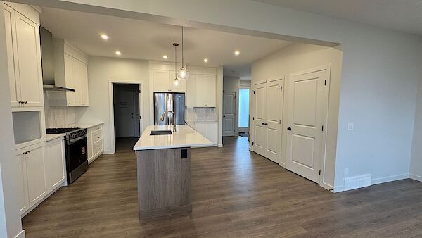Calgary 3 bedrooms House for rent. Property photo: 652081-2