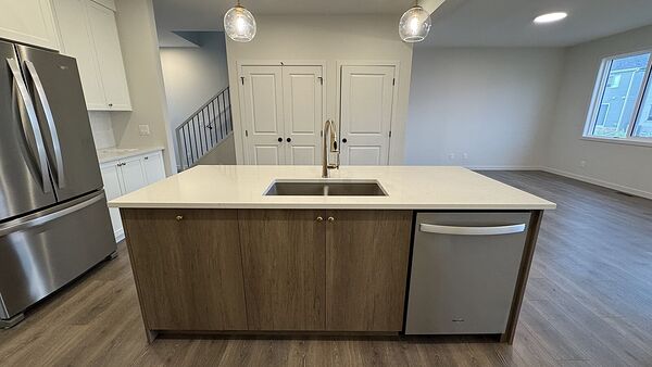 Calgary 3 bedrooms House for rent. Property photo: 652081-3