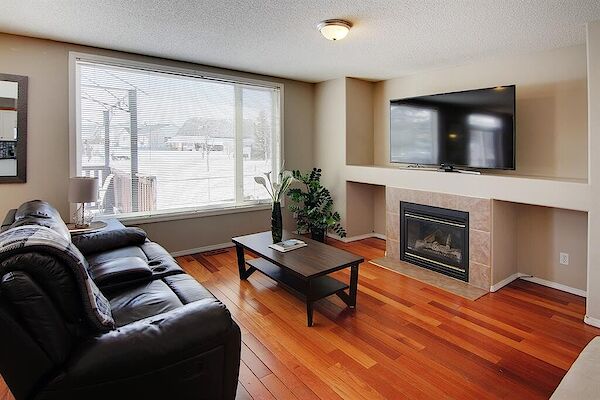Calgary 4 bedrooms House for rent. Property photo: 653597-2
