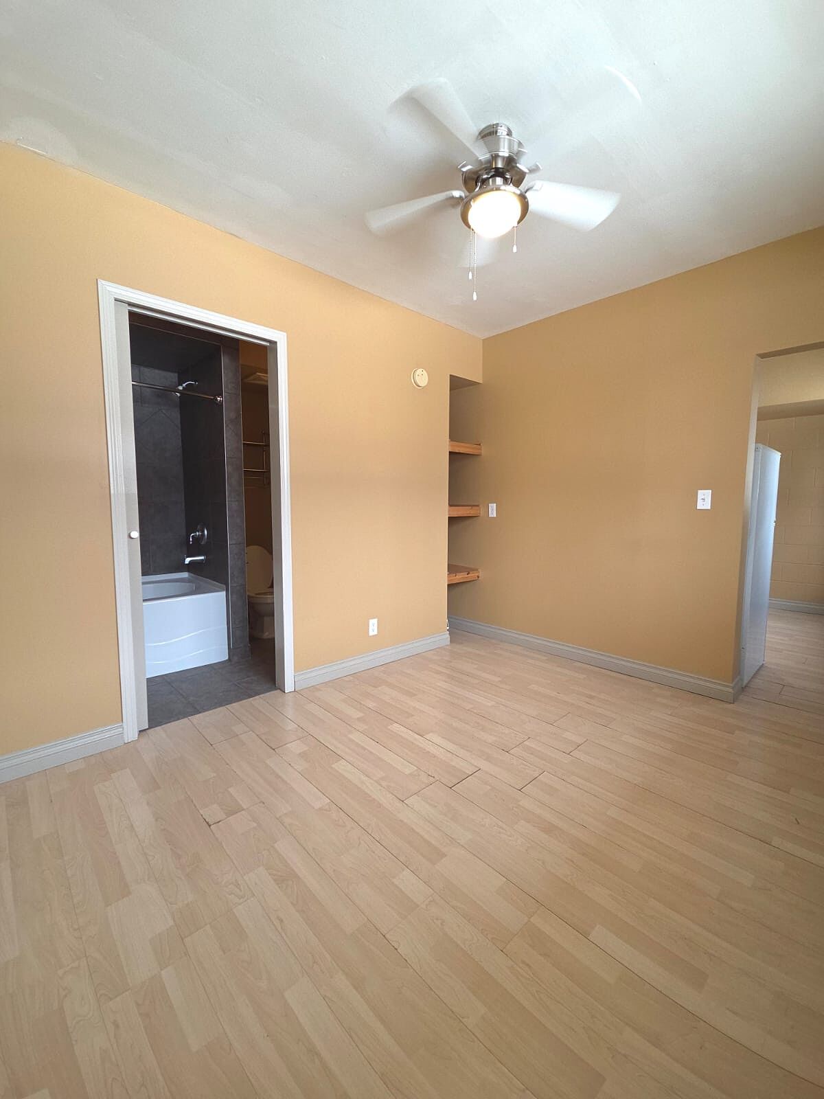 Calgary 1 bedrooms Apartment for rent. Property photo: 653662-1