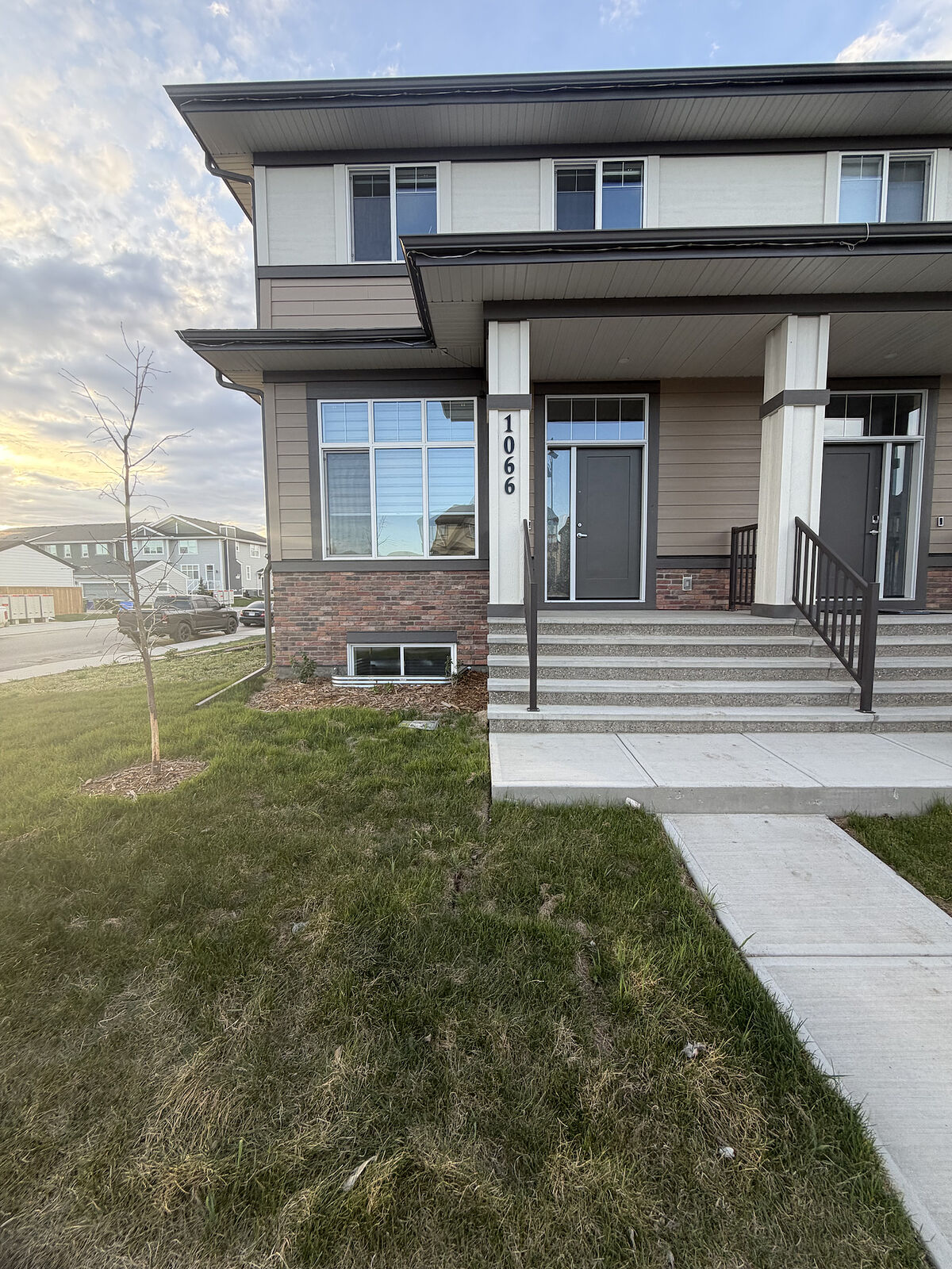 Calgary 3 + Den bedrooms Duplex for rent. Property photo: 654597-1