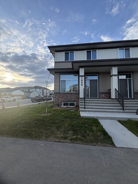 Calgary 3 + Den bedrooms Duplex for rent. Property photo: 654597-2