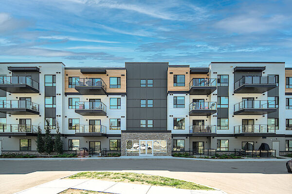 Cranston Luxury 3bedroom 2 bath Condo with Pond View