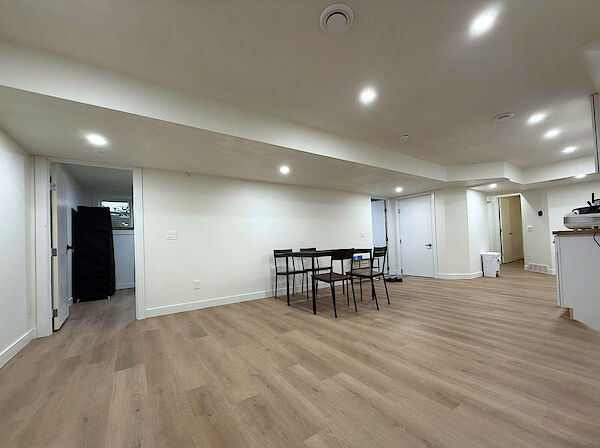 Calgary 3 bedrooms Room For Rent for rent. Property photo: 654638-2