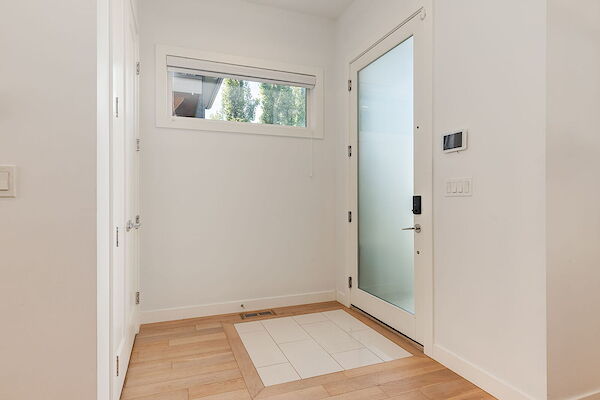 Calgary 3 bedrooms Main Floor for rent. Property photo: 655367-2