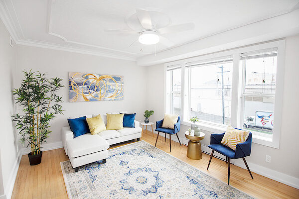 Renovated Suites. Heat & Water + High-Speed Internet Included! Pet-Friendly (No Pet Deposit Required) Parking Stall Avai