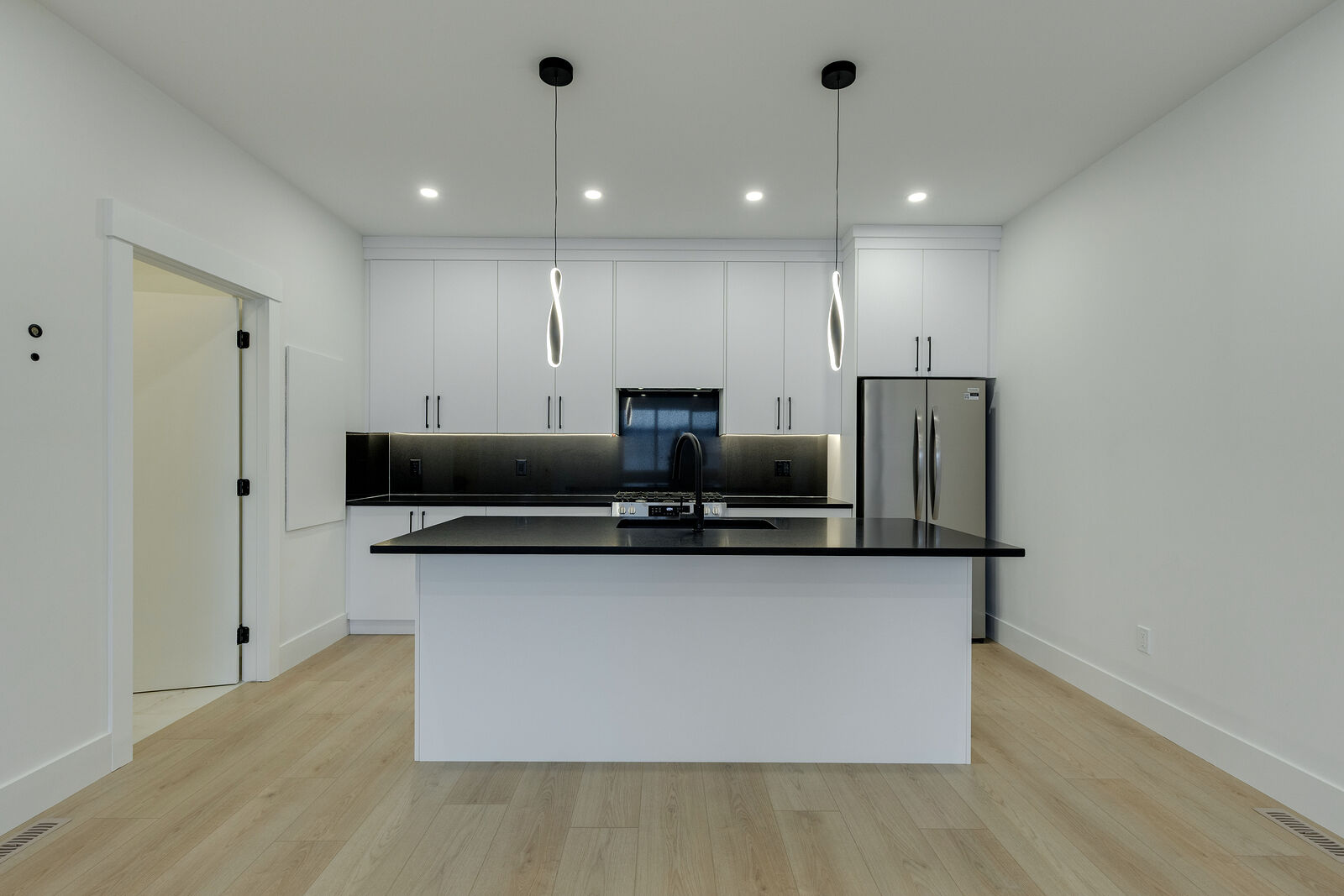 Calgary 2 + Den bedrooms Townhouse for rent. Property photo: 656122-1