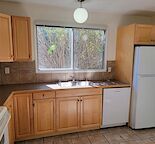 Main Floor Duplex - 2 BR, Utilities Included