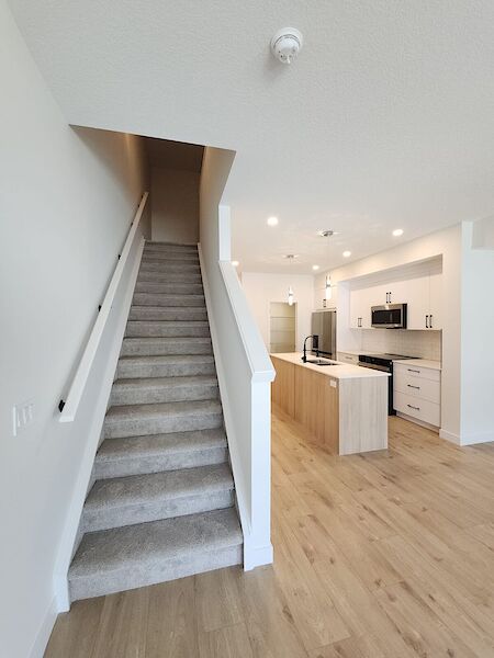 Airdrie 3 bedrooms Townhouse for rent. Property photo: 656233-3