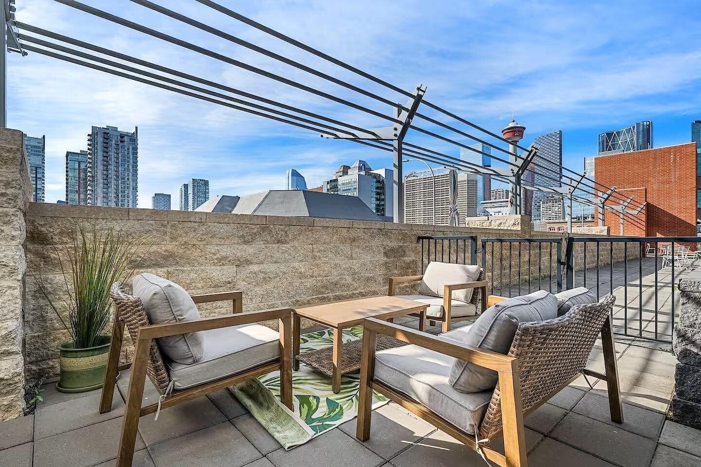 Calgary 2 bedrooms Condo Unit for rent. Property photo: 656763-1