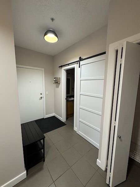 Calgary 2 bedrooms Condo Unit for rent. Property photo: 656865-2