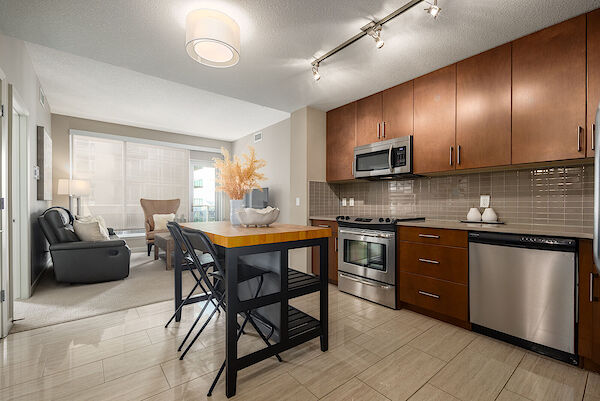 Calgary 2 bedrooms Condo Unit for rent. Property photo: 657146-2