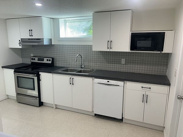 2 Bed 1 Bath Basement Suite with Upgraded Kitchen