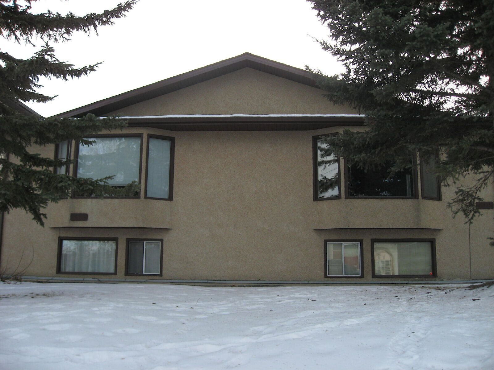 Calgary 3 bedrooms Fourplex for rent. Property photo: 66068-1