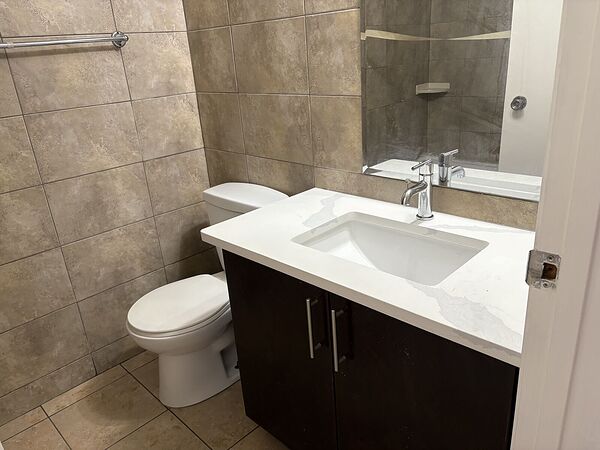 Calgary 3 bedrooms Fourplex for rent. Property photo: 66068-2