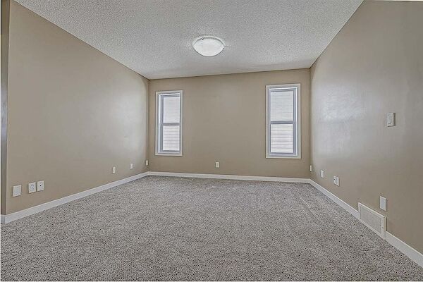Calgary 3 + Den bedrooms Main Floor for rent. Property photo: 661618-3