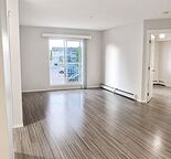 Renovated: 2 Bed + Den Condo in Stunning Lake Area