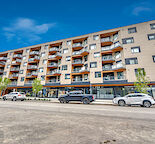 Modern And Bright 2 Bed + Den Condo