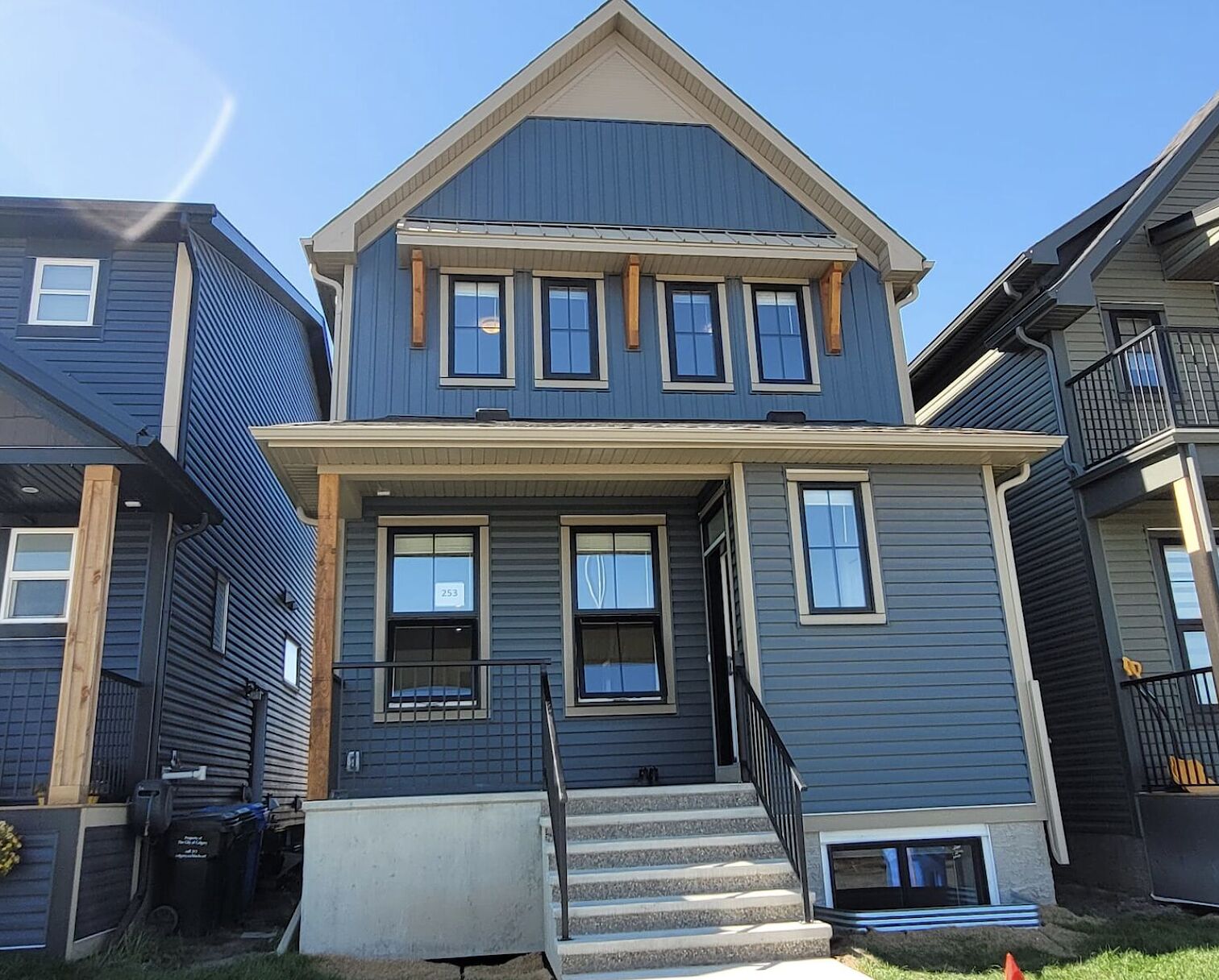 Calgary 3 + Den bedrooms Main Floor for rent. Property photo: 663629-1