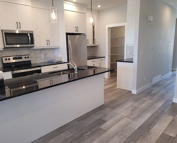 Calgary 3 + Den bedrooms Main Floor for rent. Property photo: 663629-2