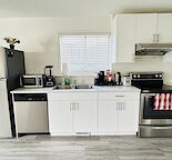Cozy Walkout Basement Suite in Hidden Valley