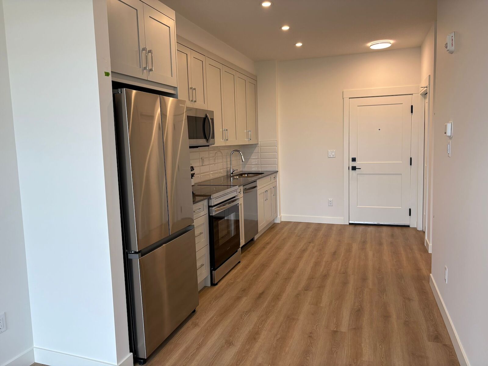 Calgary 1 bedroom Condo Unit for rent. Property photo: 664075-1