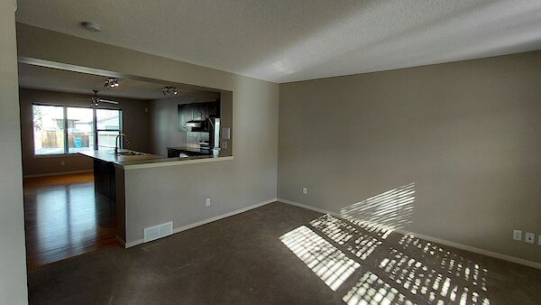Calgary 2 + Den bedrooms House for rent. Property photo: 664526-2