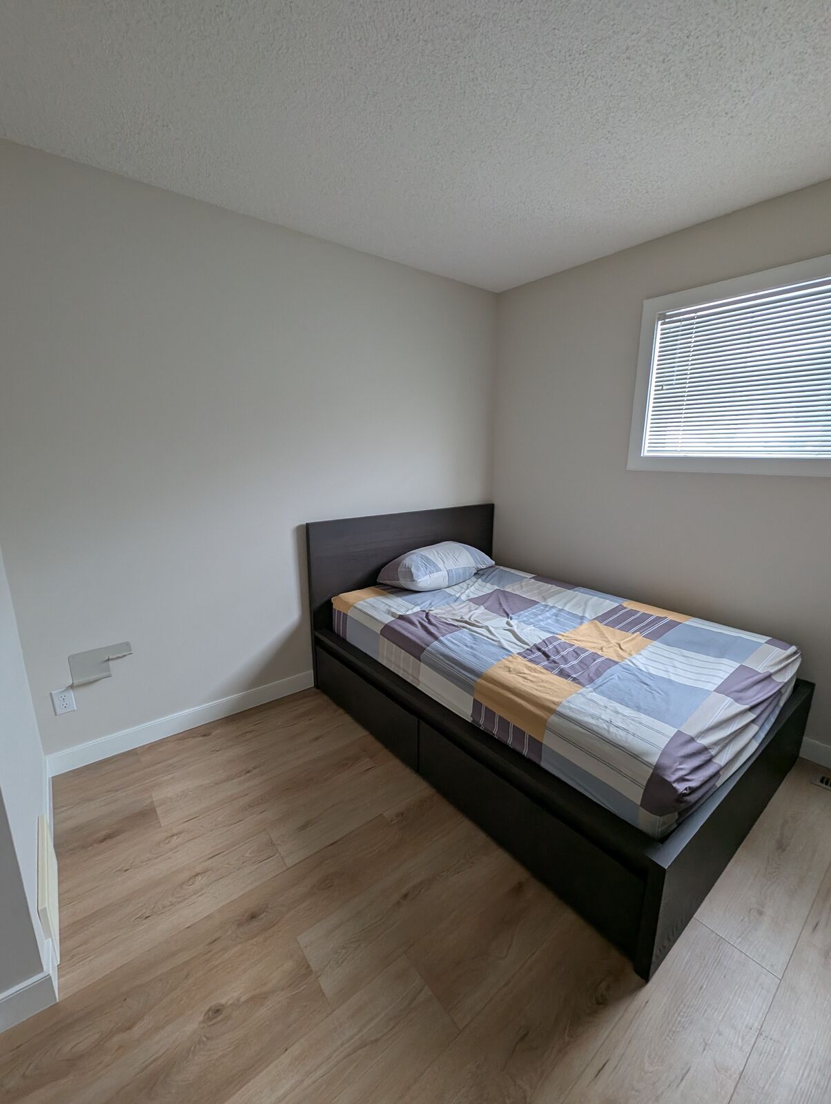 Calgary 1 bedroom Room For Rent for rent. Property photo: 664578-1