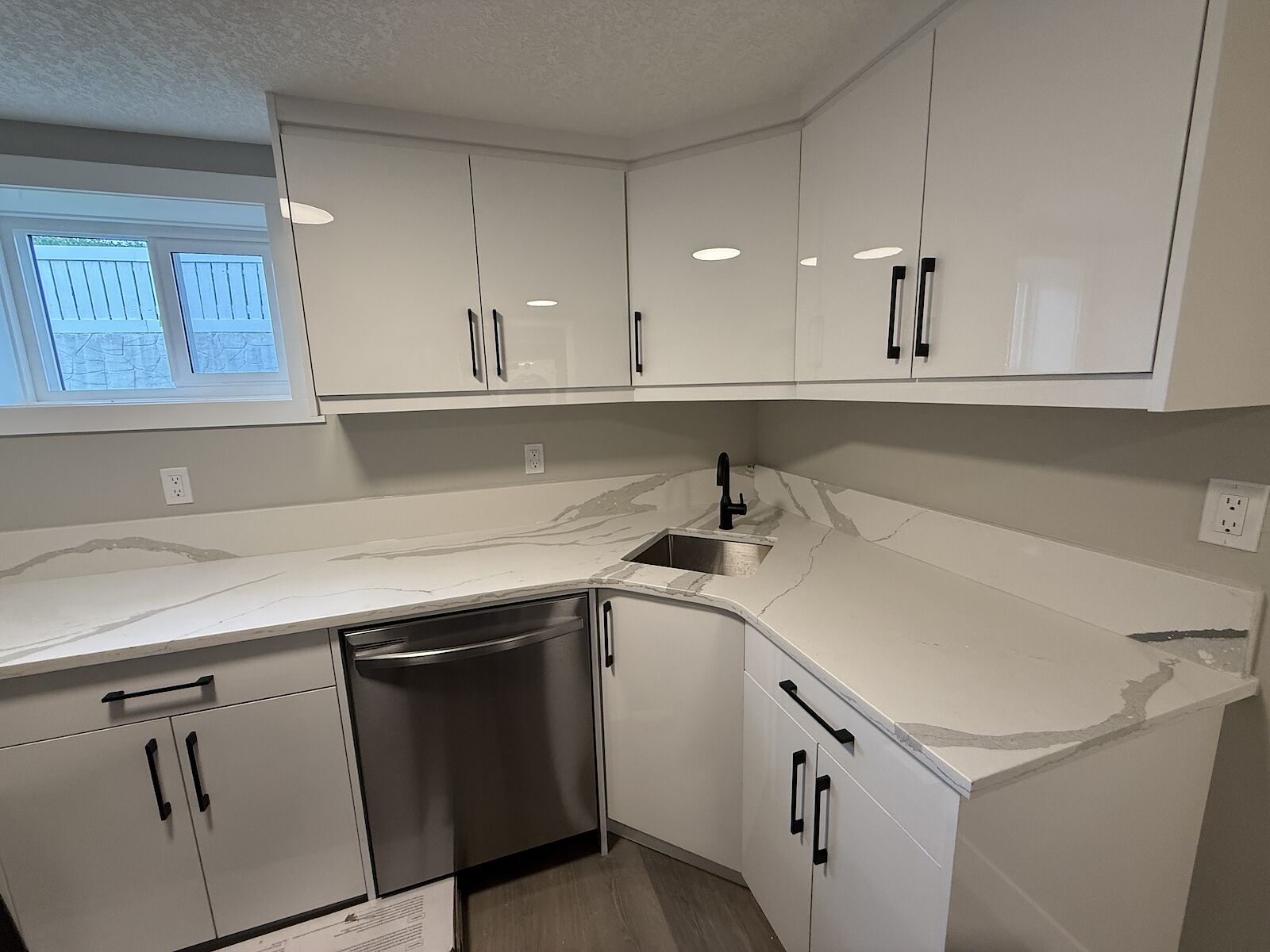 Calgary 1 bedroom Basement for rent. Property photo: 665259-1