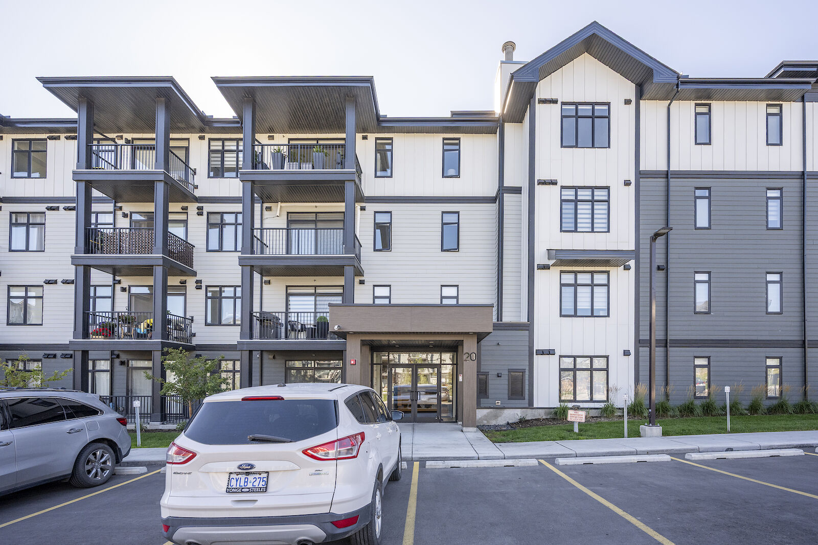 Calgary 2 bedrooms Condo Unit for rent. Property photo: 666463-1