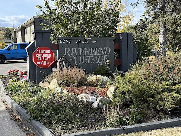 3 Bedroom condo in Riverbend Village, Bowness