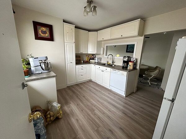 Calgary 4 bedrooms Duplex for rent. Property photo: 669204-3