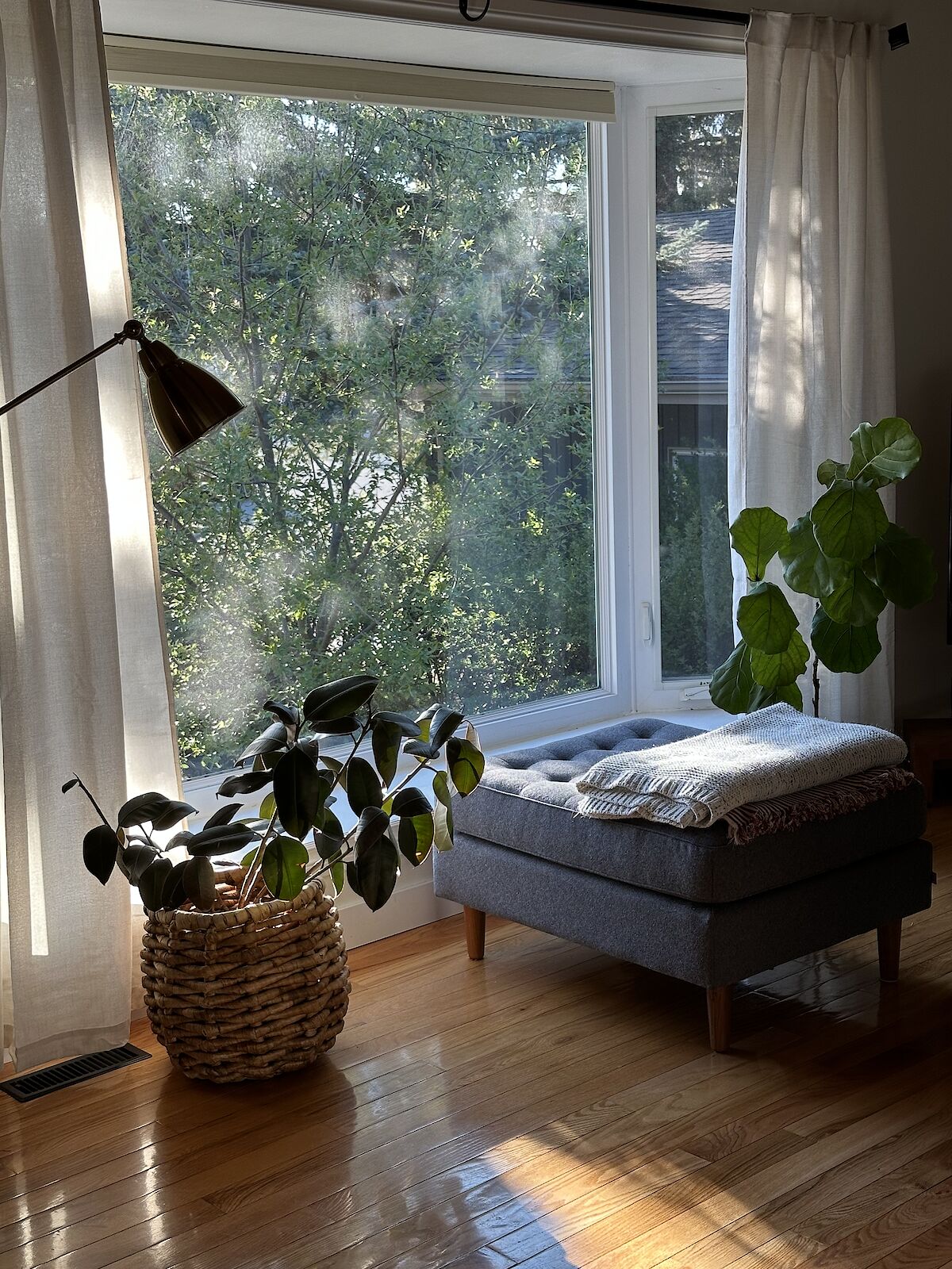 Calgary 4 bedrooms House for rent. Property photo: 669267-1